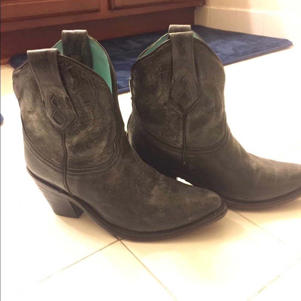 Corral boots